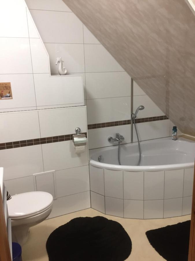 Unter Dem Dach Mit Parkplatz Apartman Brémai repülőtér Kültér fotó