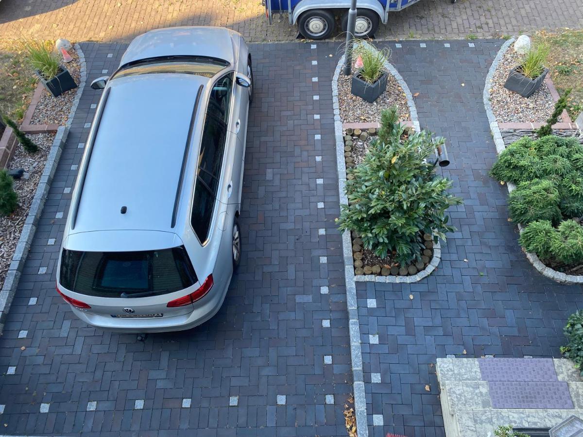Unter Dem Dach Mit Parkplatz Apartman Brémai repülőtér Kültér fotó
